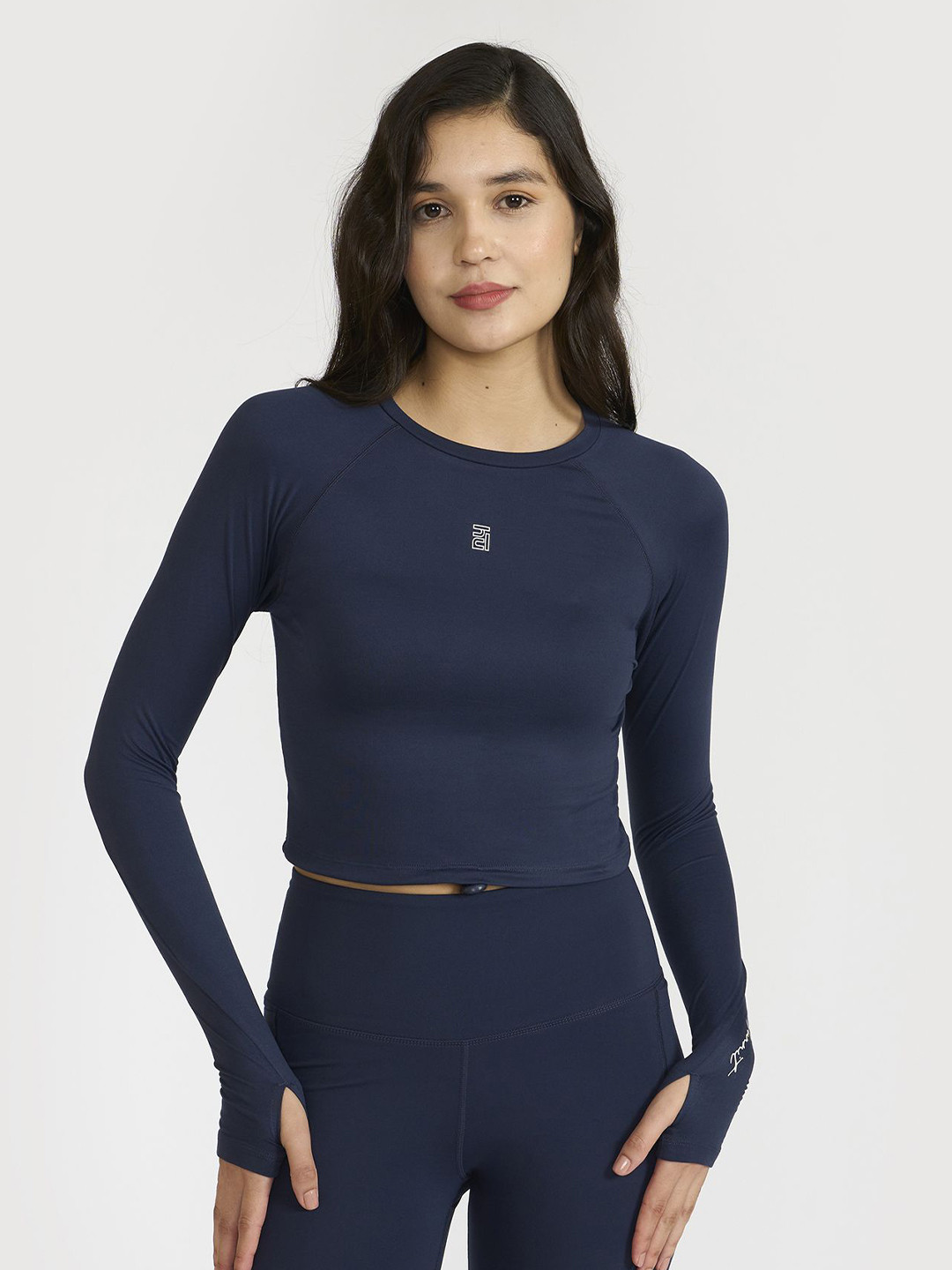 Hunnit Women Zen Full Sleeves Solid Regular Fit Round Neck Crop Top