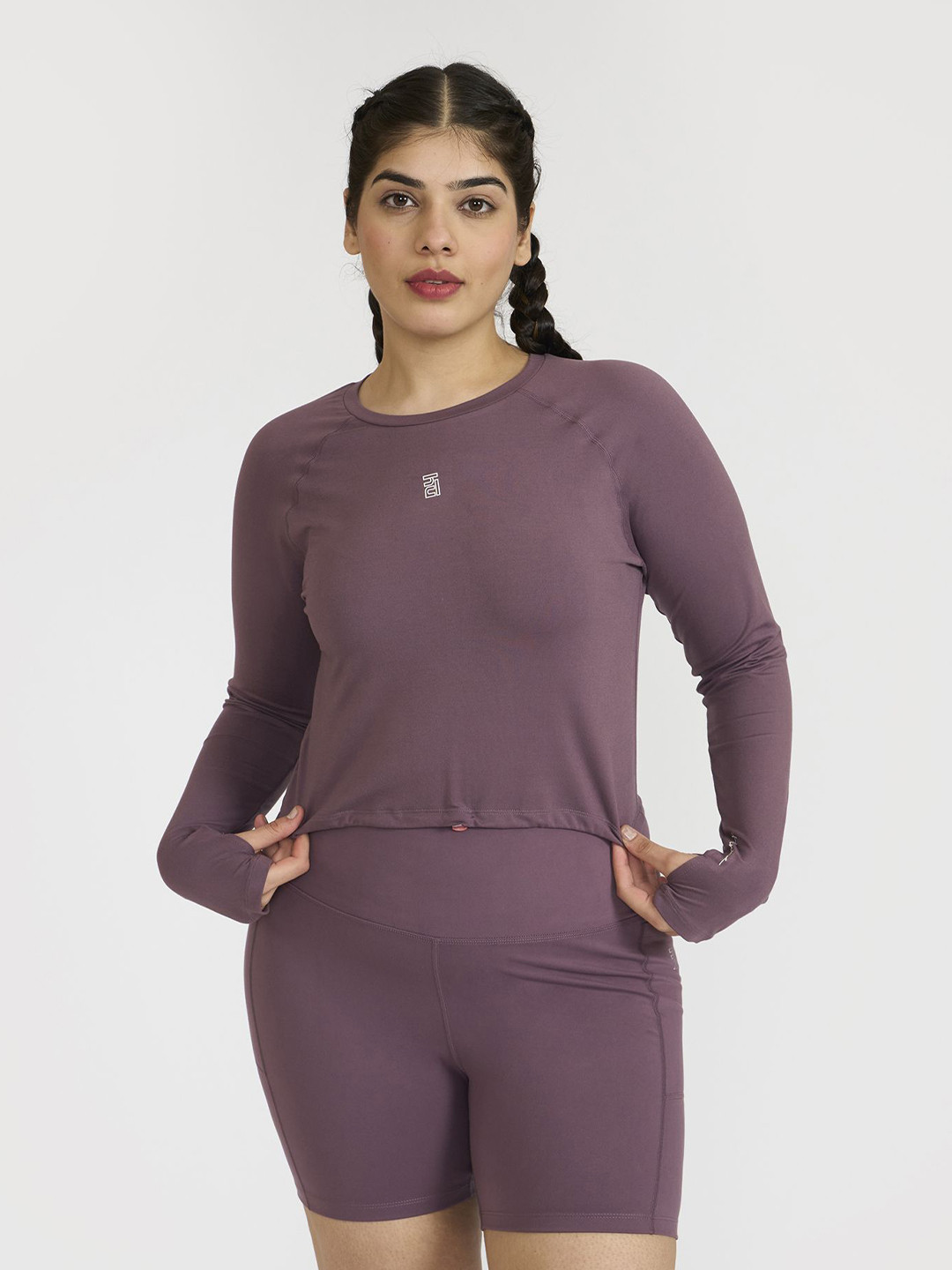 Hunnit Women Zen Full Sleeves Solid Regular Fit Round Neck Crop Top