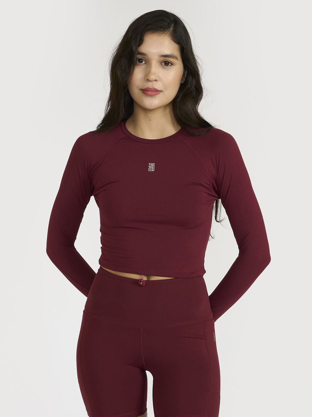 Hunnit Women Zen Full Sleeves Solid Regular Fit Round Neck Crop Top