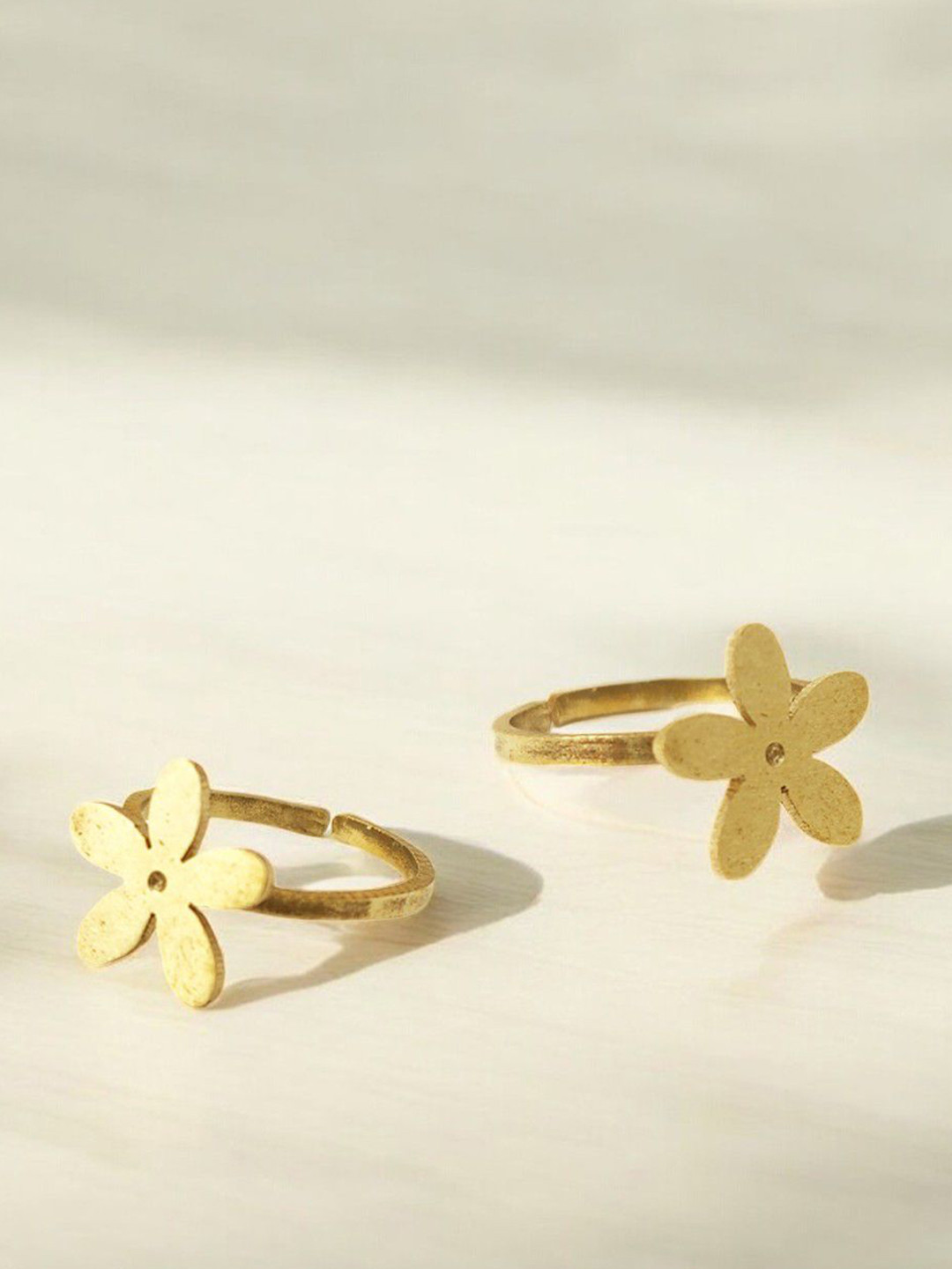 Goldnera Flower Charm Ethnic Adjustable Toe Rings