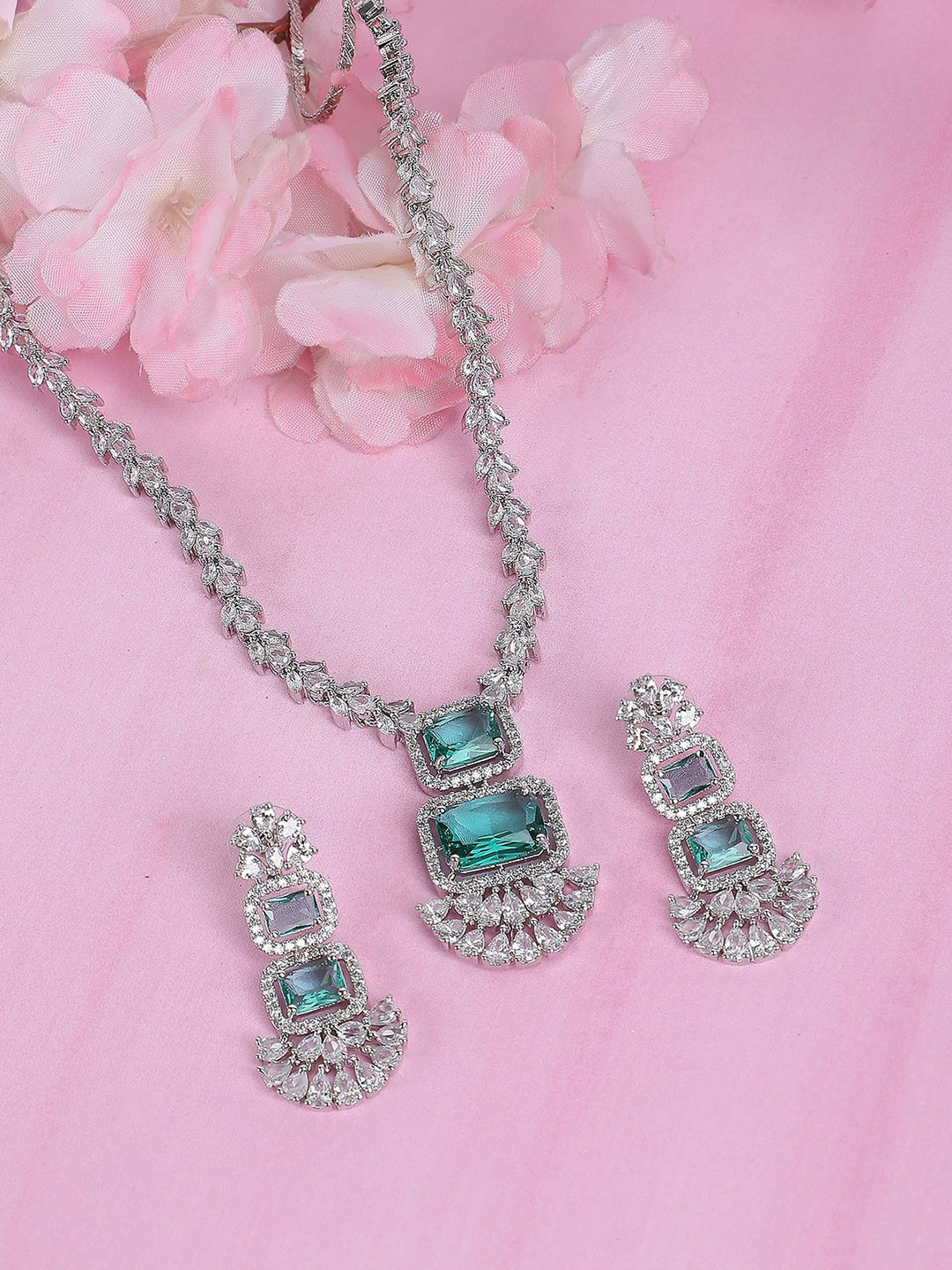 AURAA TRENDS Stone Studded Jewellery Set