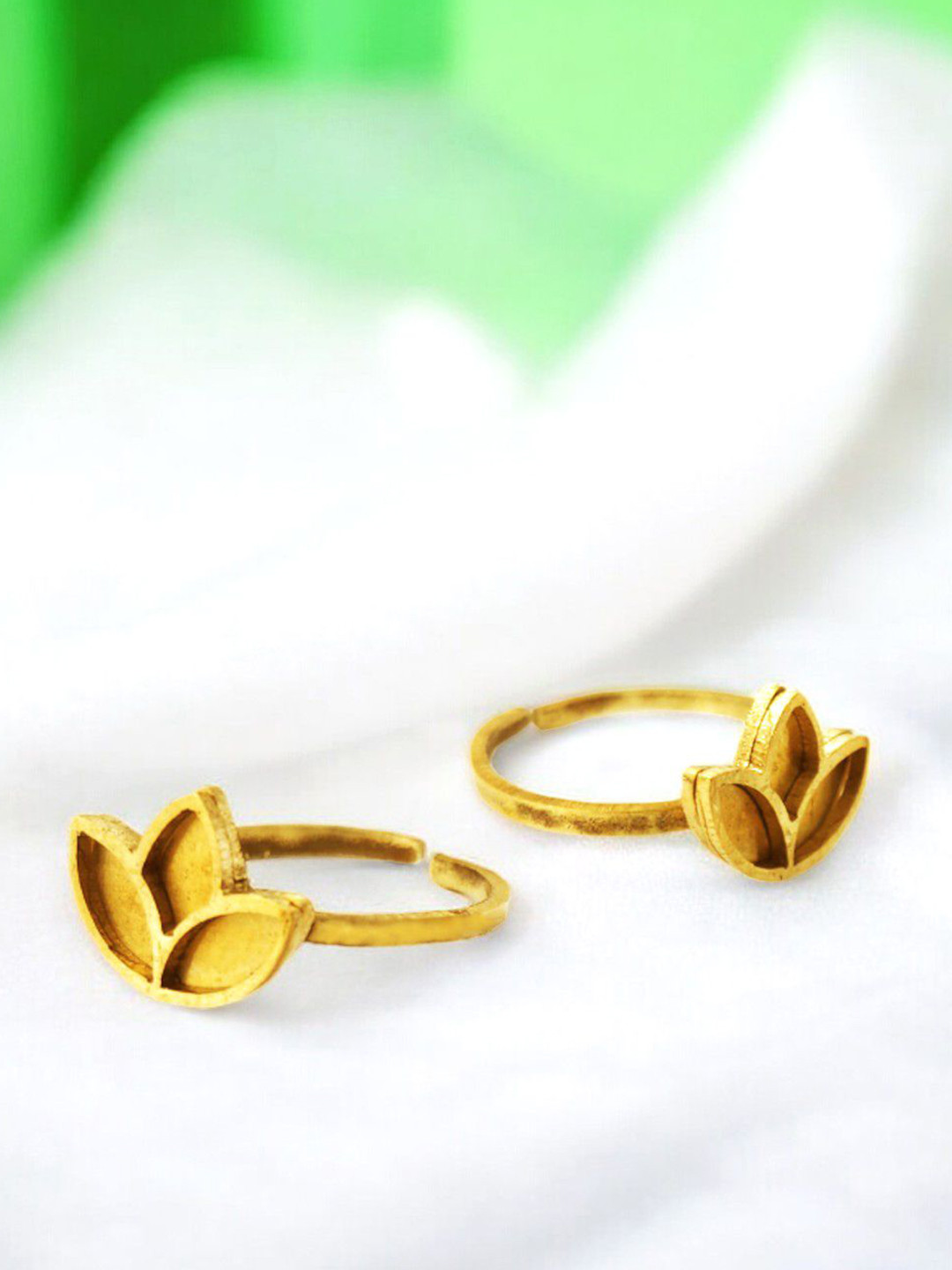 Goldnera Lotus Charm Ethnic Adjustable Toe Rings