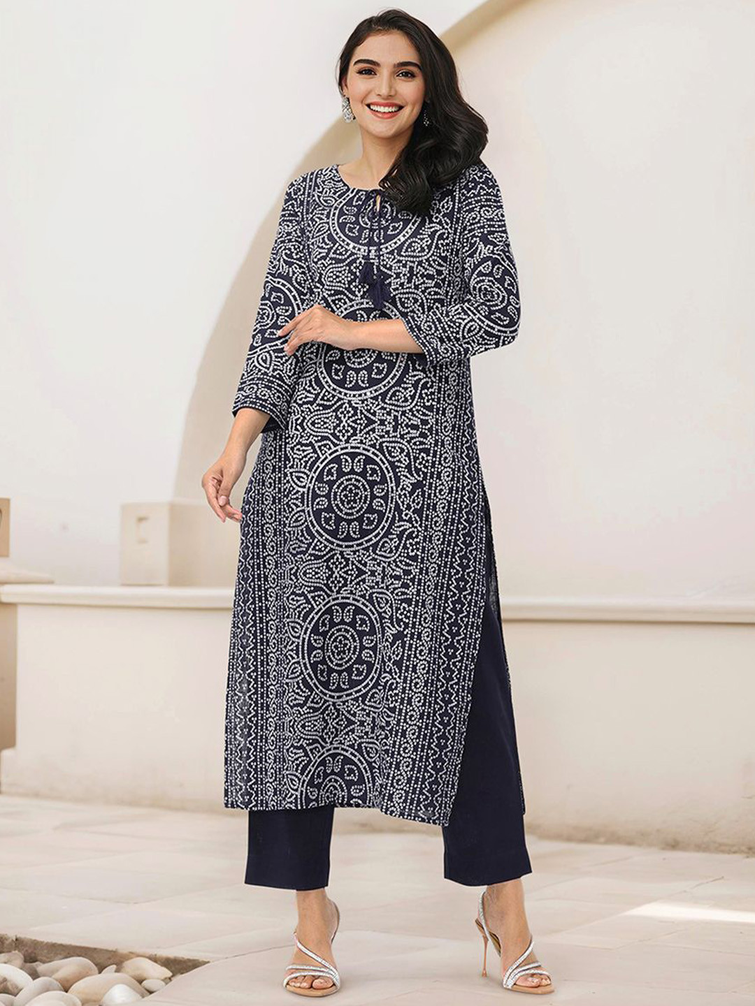 Ishin Bandhani Printed Straight Pure Cotton Kurta with Trousers