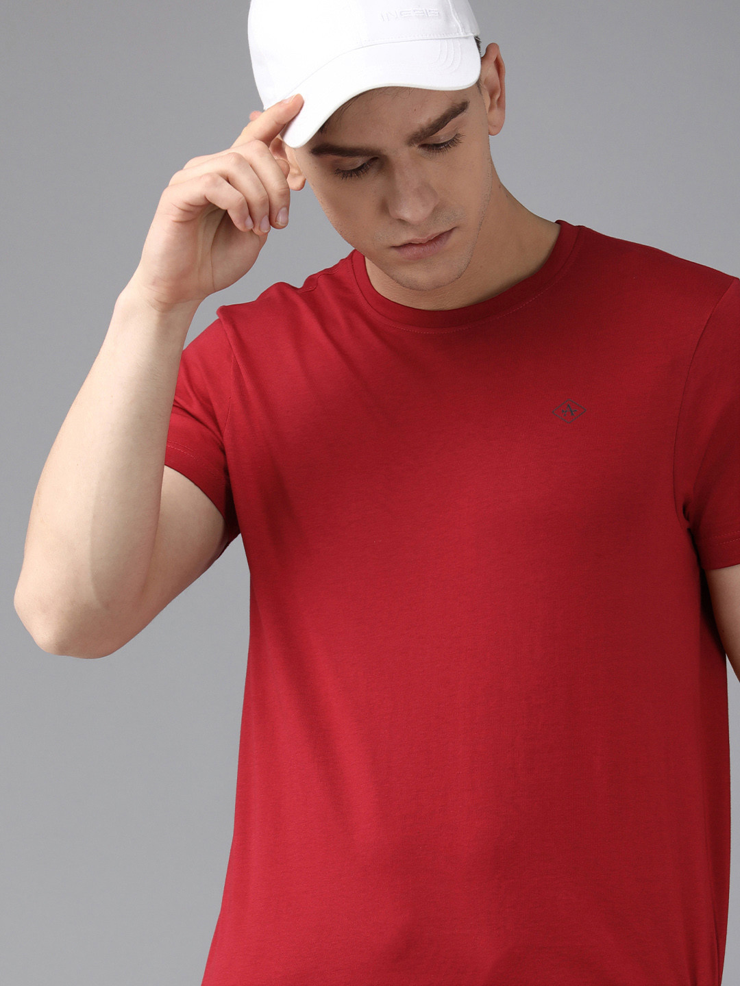 Arrow Men Red Solid Slim Fit Pure Cotton Casual T-shirt