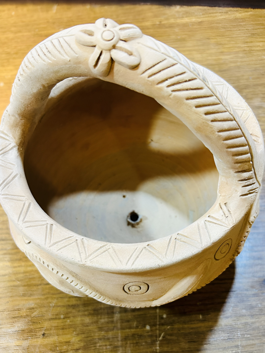 Swadeh Bountiful Basket Clay Planter