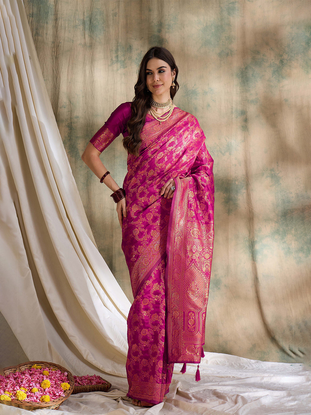 Sangria Woven Design Banarasi Saree With Blouse Piece