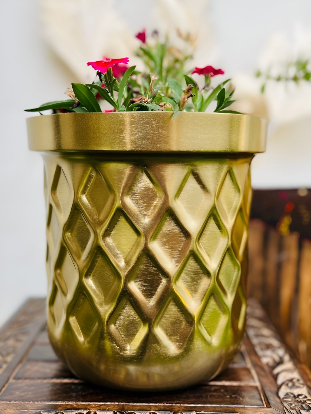 Timaya's Decor Gold Toned Glossy Diamond Pattern Planter