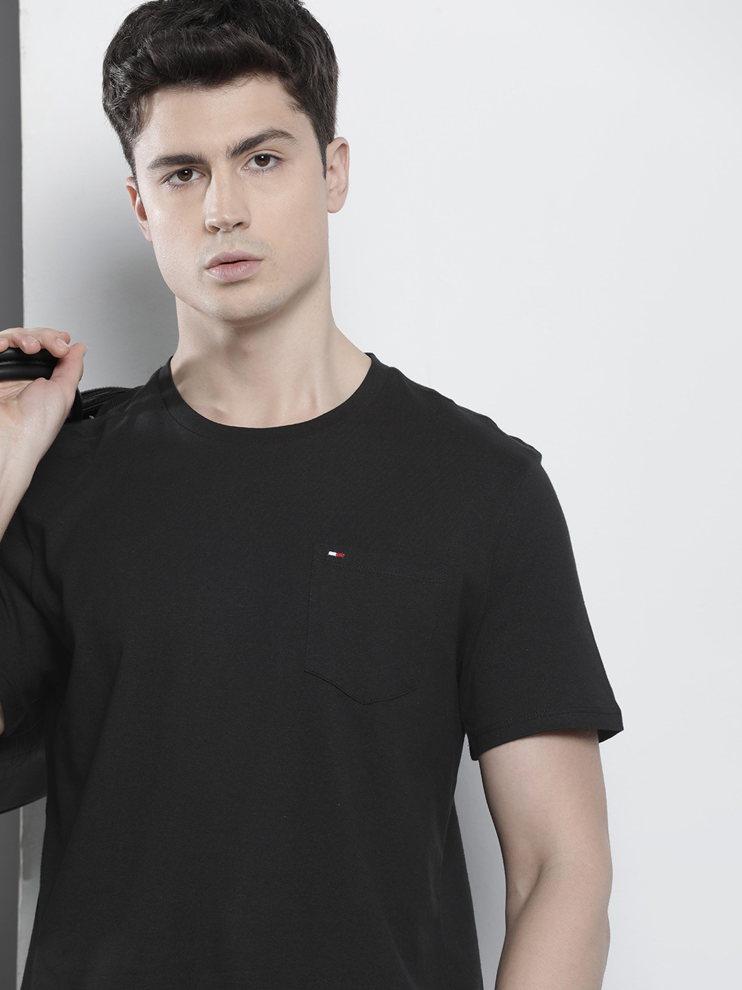 Tommy Hilfiger Men Solid Pure Cotton Round Neck T-shirt With Pocket