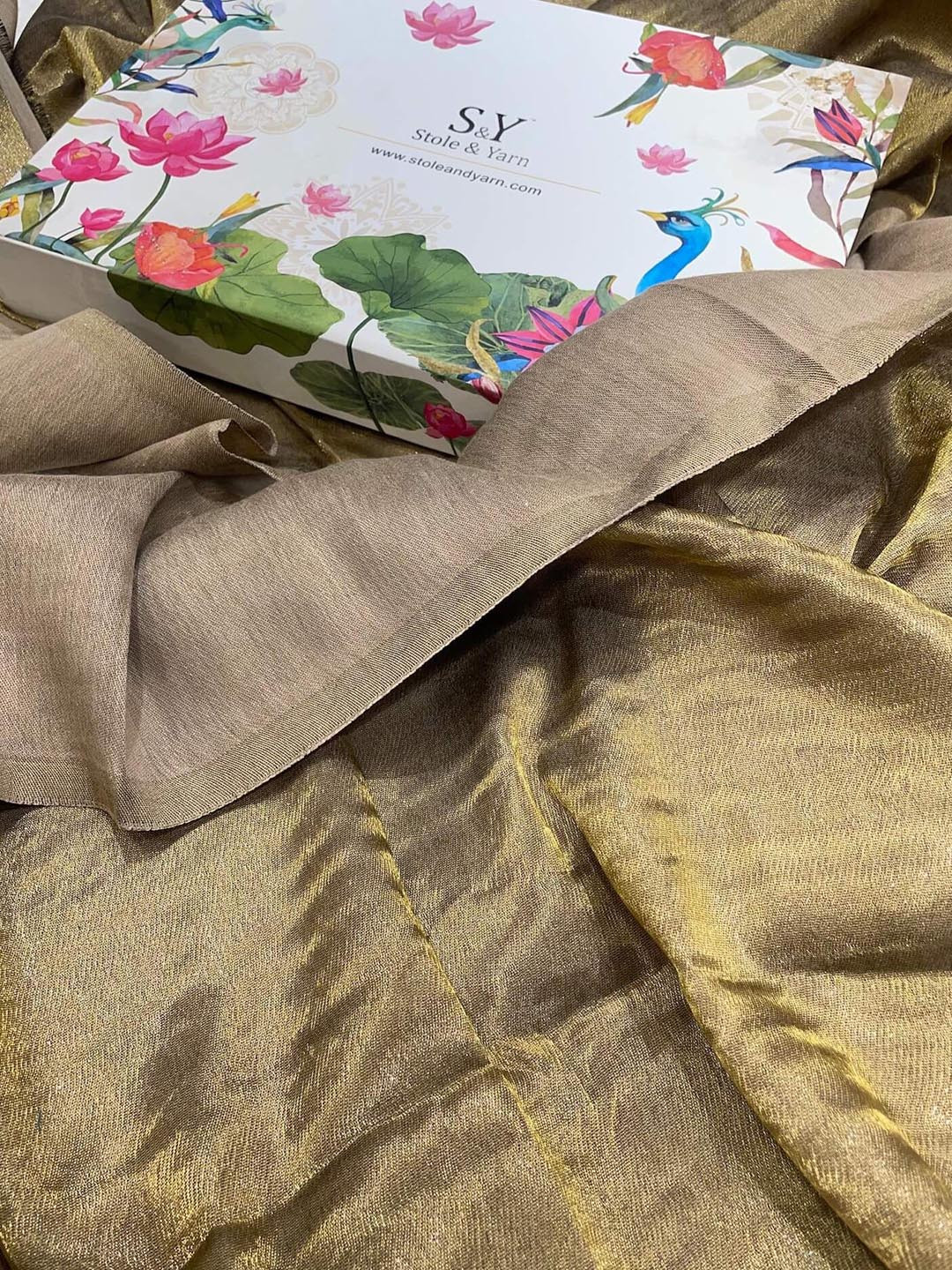 Stole & Yarn Unisex Reversible Woolen Stole