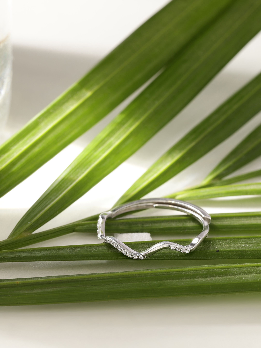 DIAVO 925 Sterling Silver Rhodium-Plated Stone Studded Wavelike Whisper Finger Ring