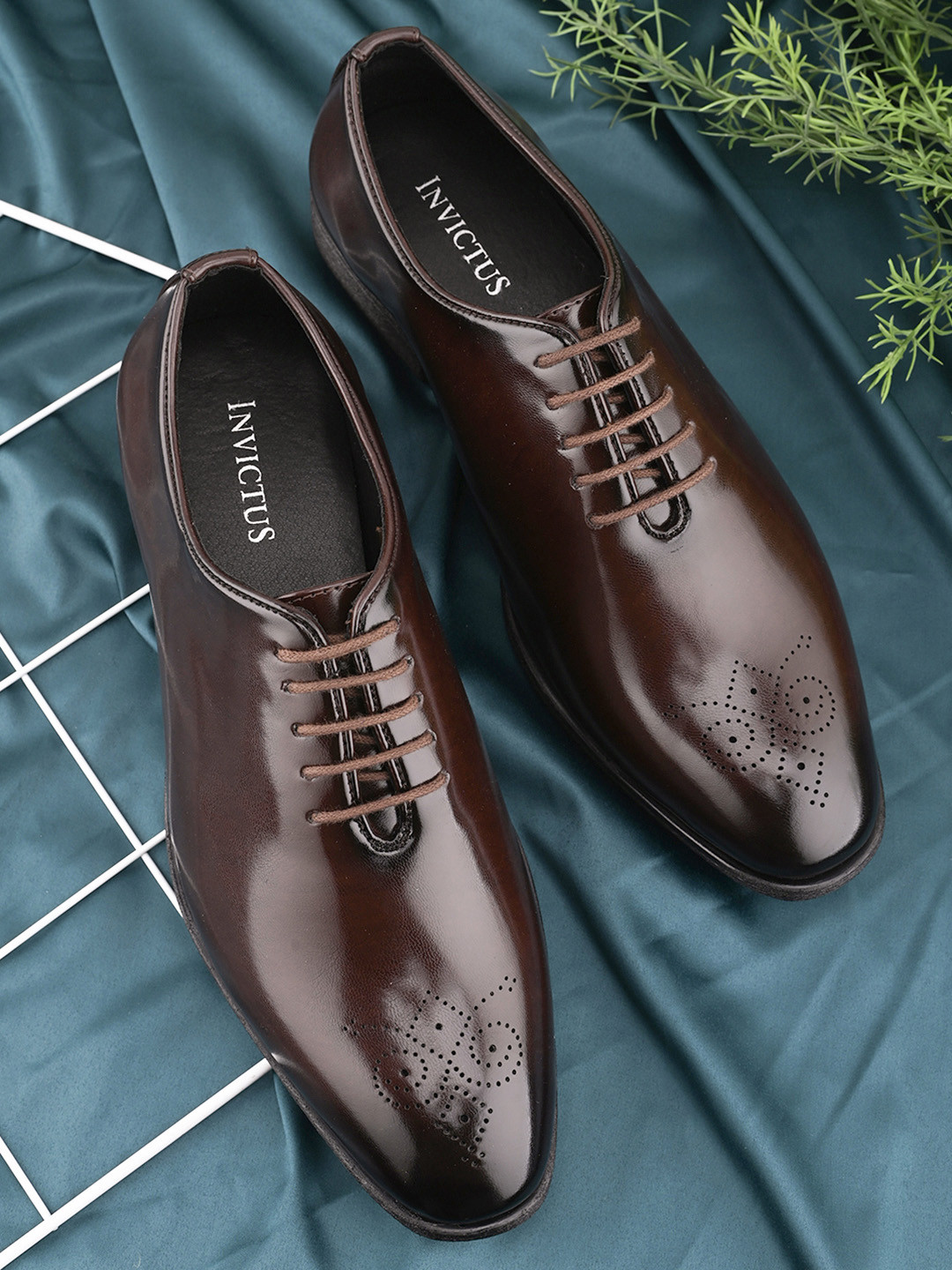 INVICTUS Men Patent Lasered Wholecut Lace Up Shoes