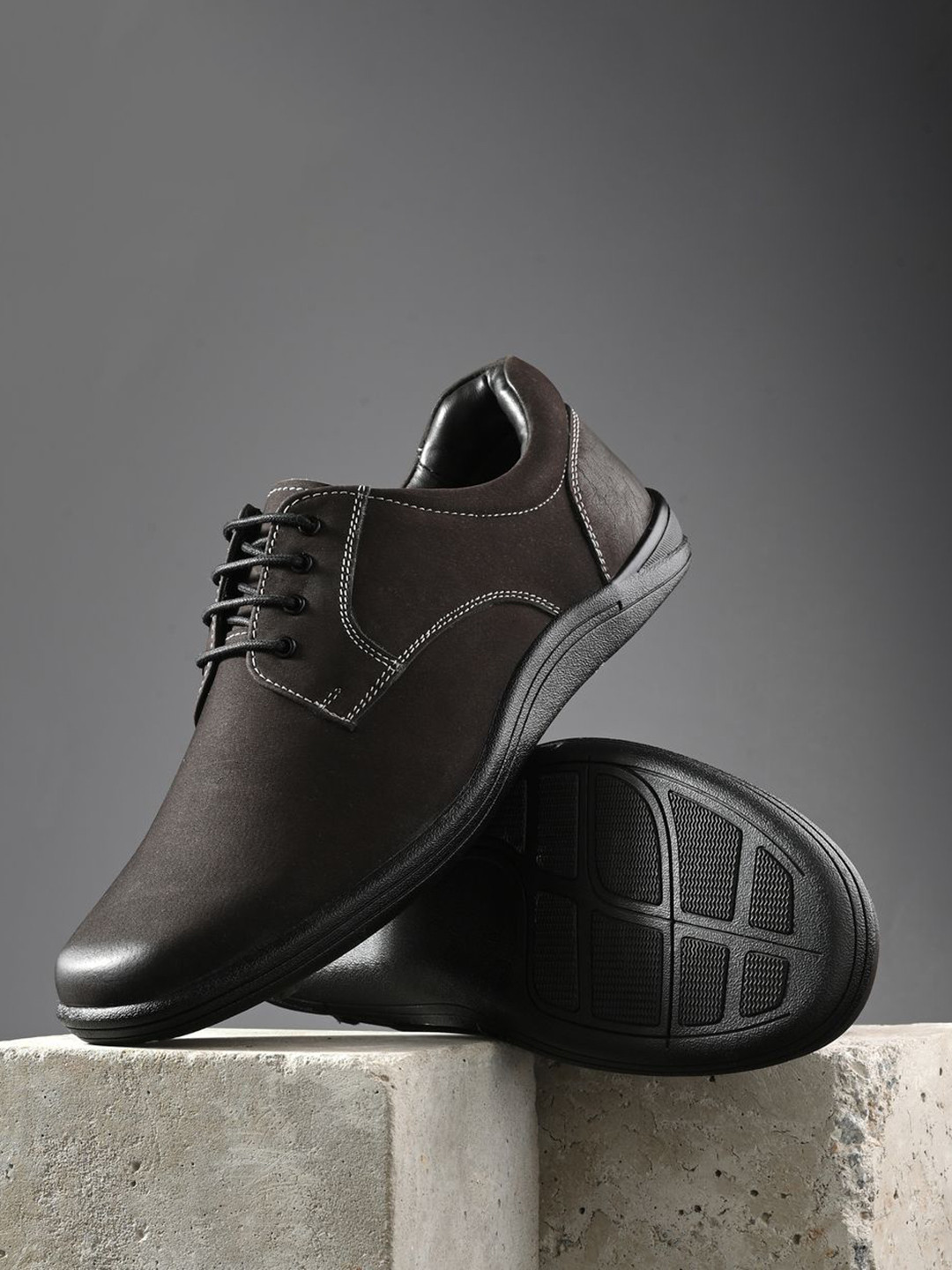 Auserio Men Leather Moisture Wicking Sneakers