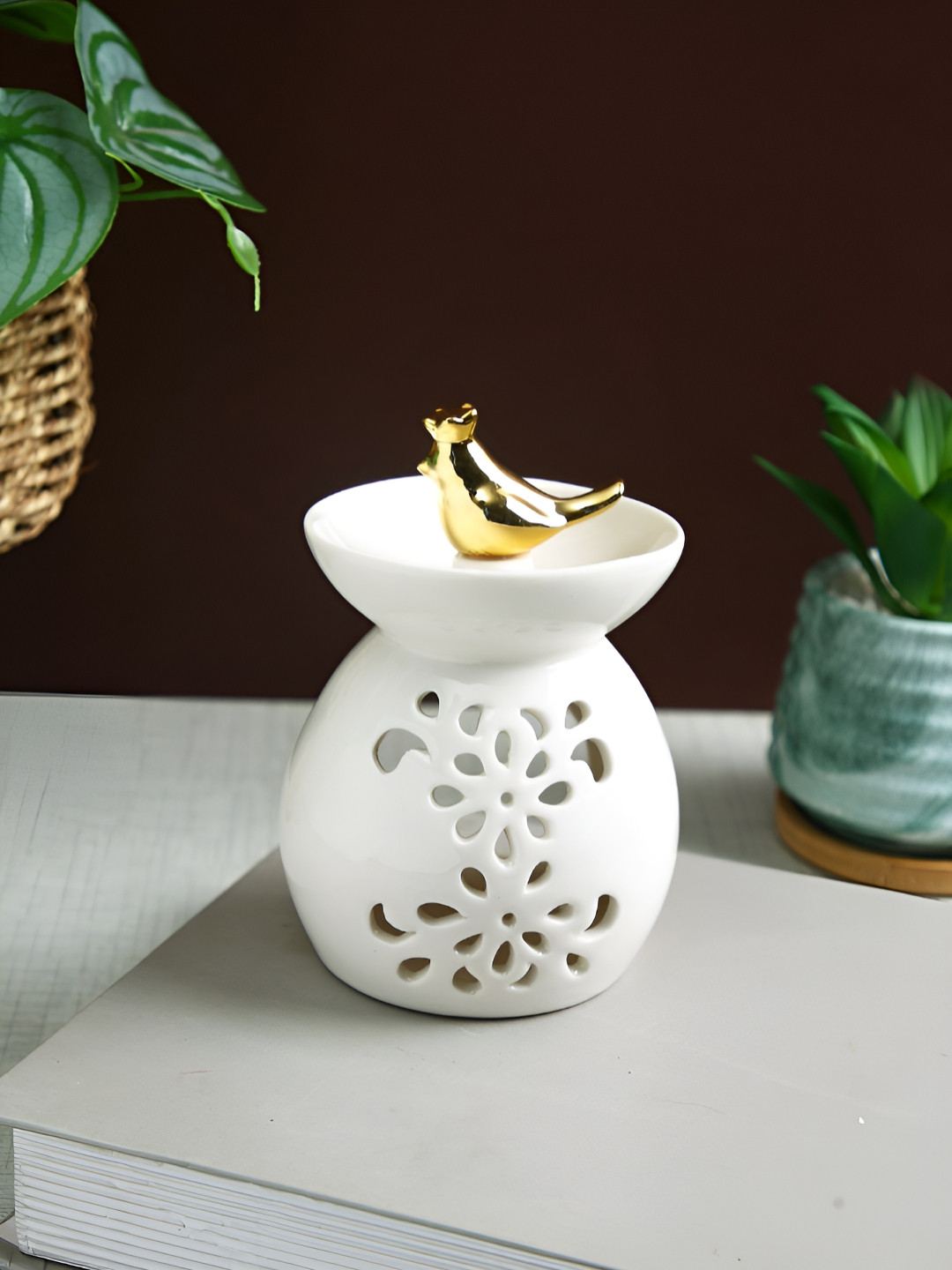 TAYHAA White & Gold Toned Bird Ceramic Candle Holder