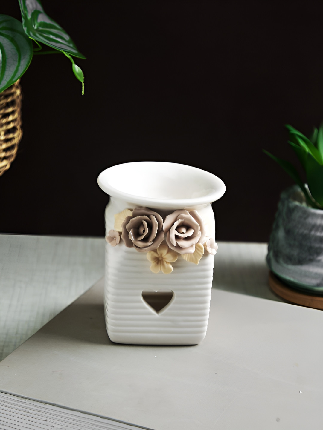 TAYHAA White & Peach Colored Floral Textured Ceramic Candle Holder