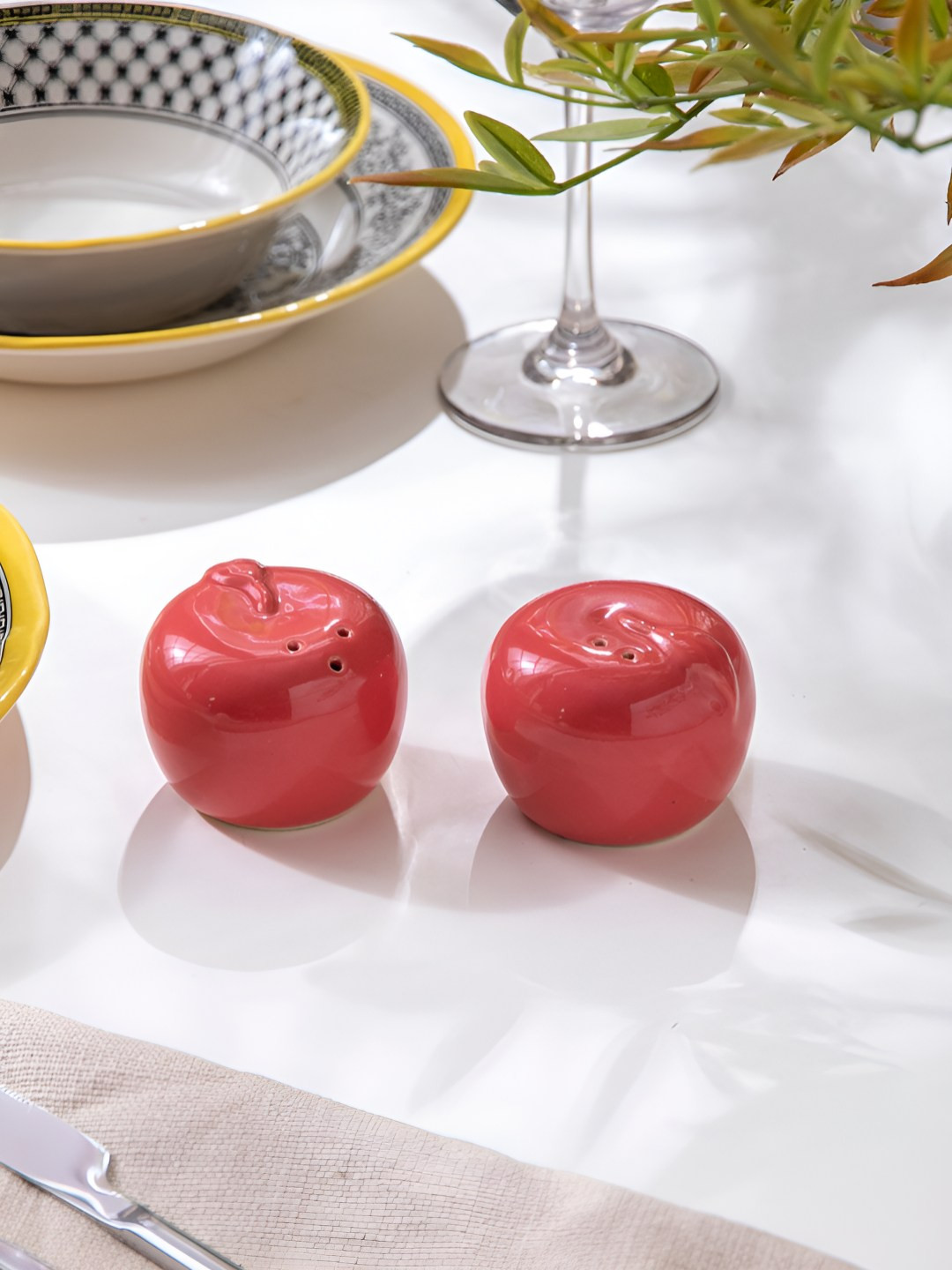 The Decor Mantra Red 2 Pieces Ceramic Salt and Pepper Shakers