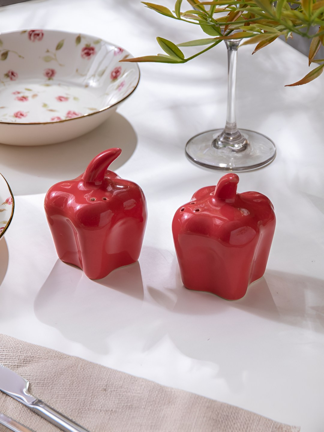 The Decor Mantra Red 2 Pieces Ceramic Salt and Pepper Shakers