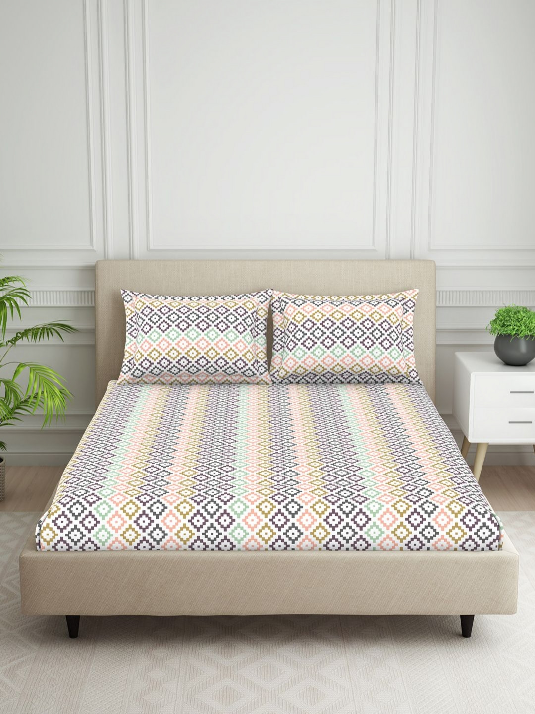 Welspun Harmony Pink Geometric 120TC Queen Bedsheet Set 88 x 100 Inches