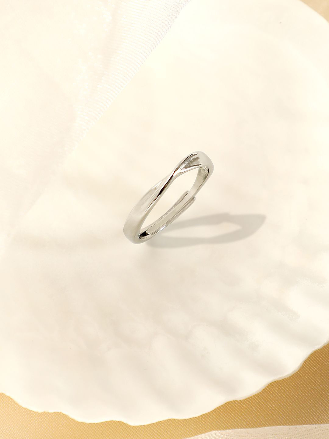 SOHI Silver-Plated Metallic Tourbillon Finger Ring