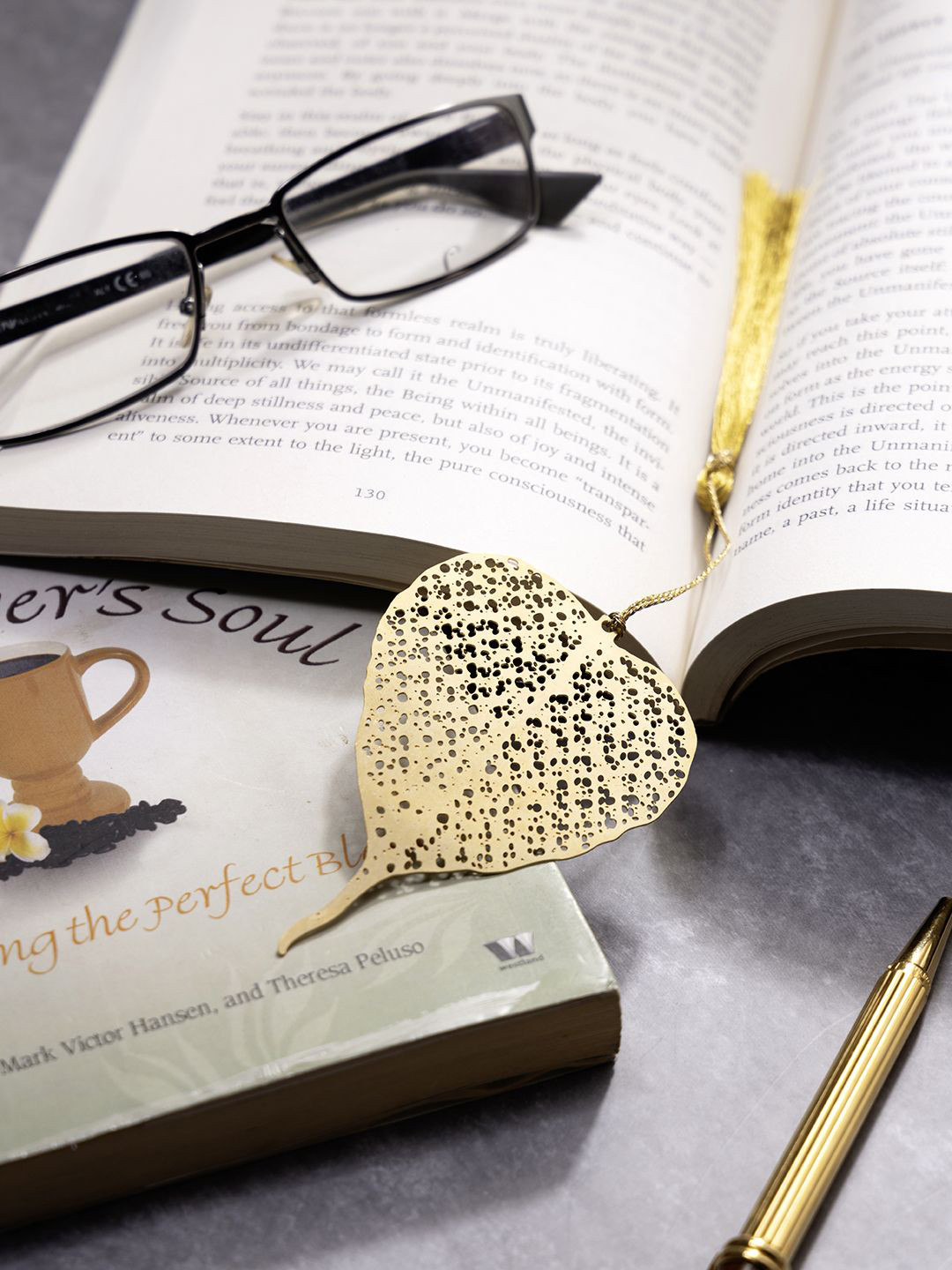 DULI Gold Toned Leaf Designed Brass Bookmark