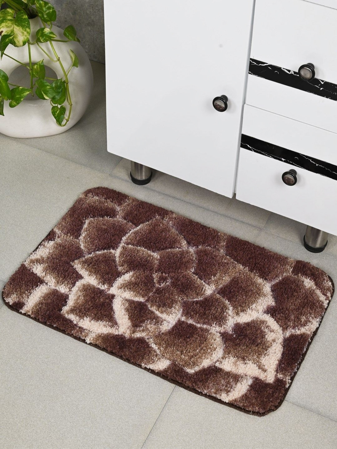 Saral Home Brown & Cream 2200 GSM Textured Anti- Skid Bath Rug
