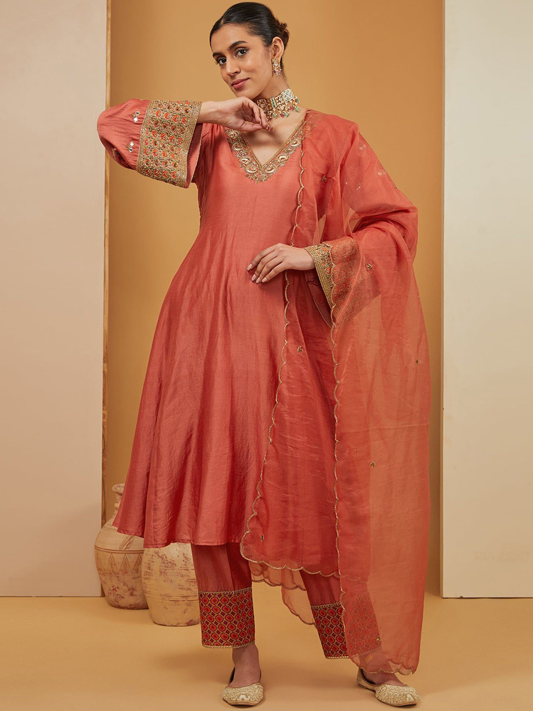 neha khullar Women Regular Sequinned Chanderi Silk Kurta with Trousers & With Dupatta
