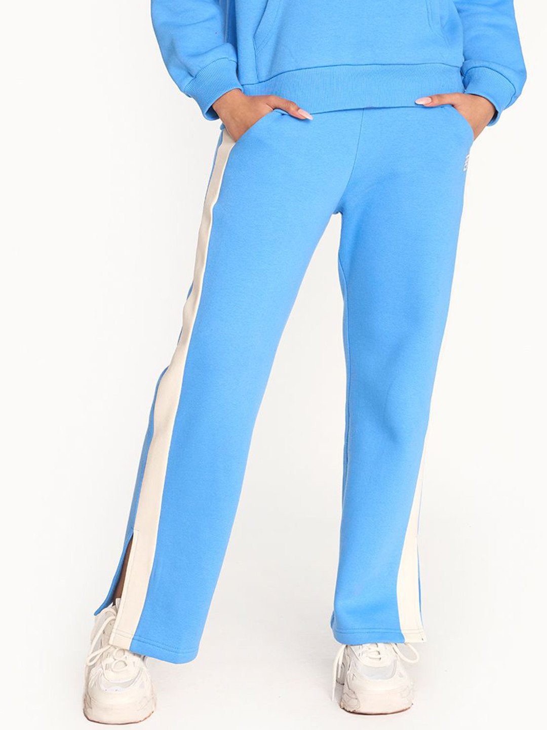 Hunnit Relaxed Fit Mid Rise Straight Track Pants with Pockets