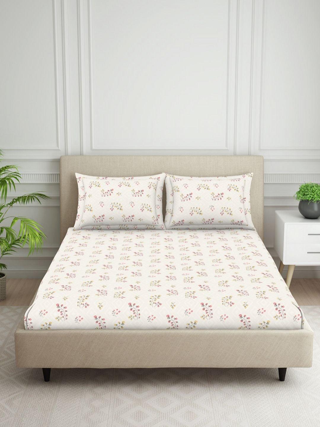 Welspun Harmony White Floral 120TC Queen Bedsheet Set 88 x 100 Inches