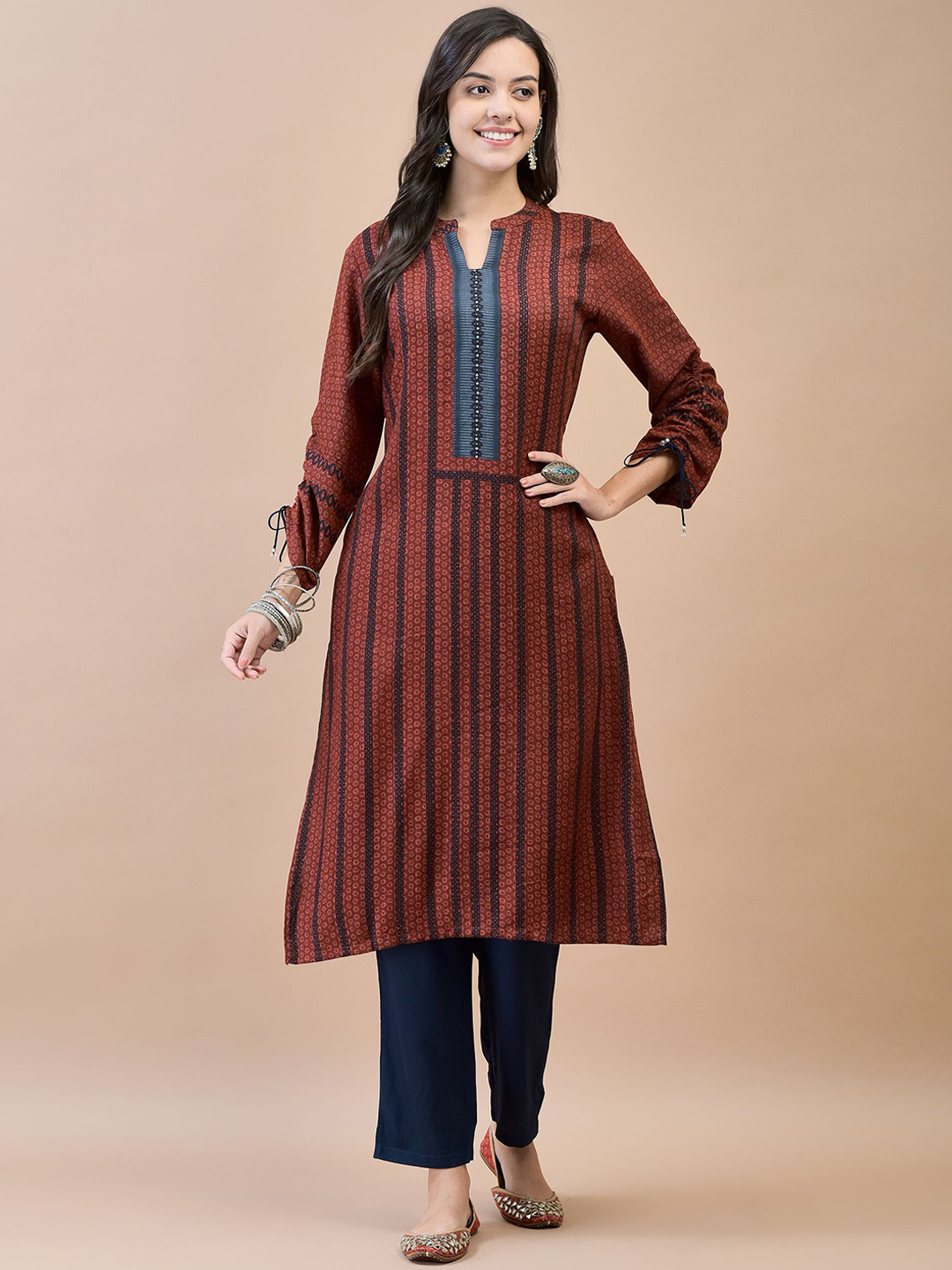 Shree Geometric Printed Mandarin Collar Ruched Sleeves Straight Kurta