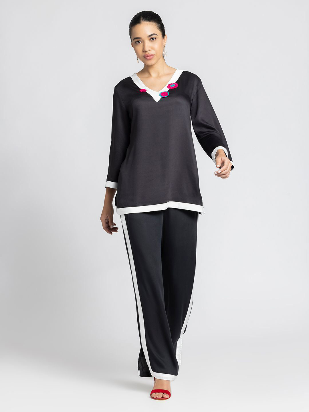 SHAYE Crochet Embroidered V-Neck Pure Cotton Top With Trousers