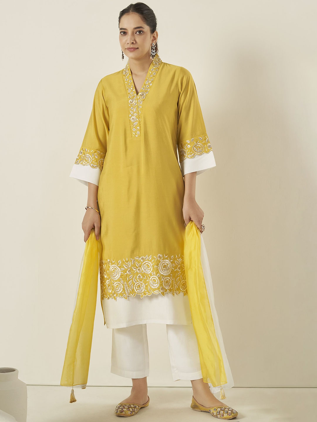 Anouk Floral Embroidered Regular Chanderi Silk Straight Kurta With Trousers & Dupatta - Kurta Sets for Women 30812537 | Myntra