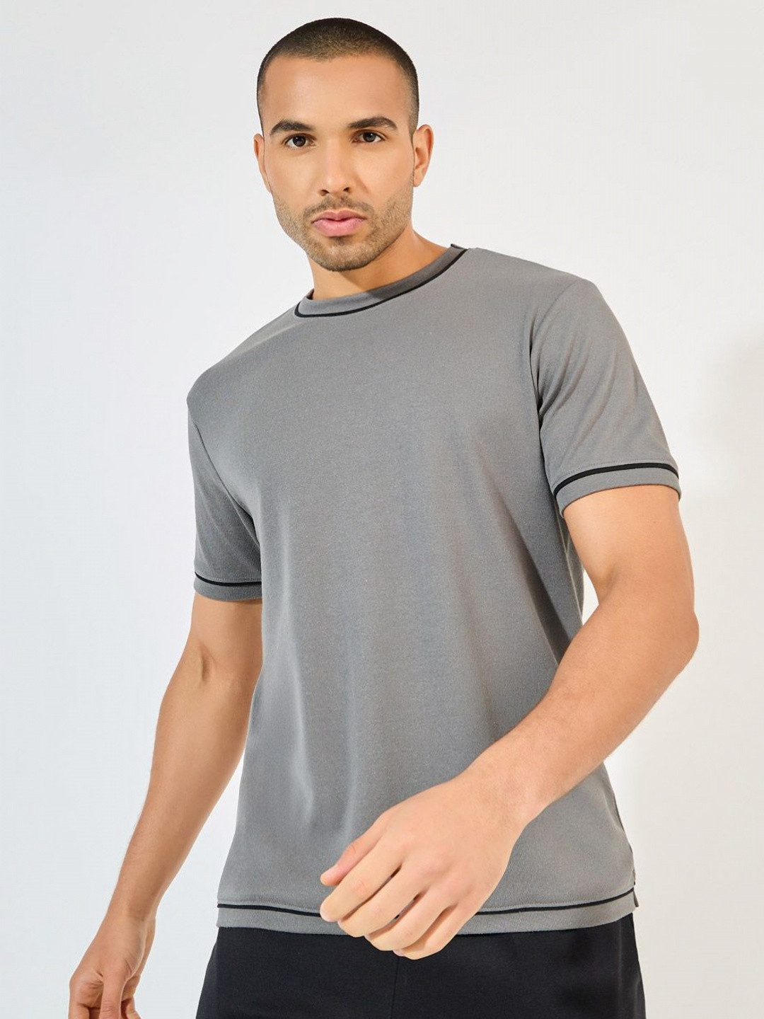 Men Solid Regular Fit Piping Detail Interlock T-Shirt