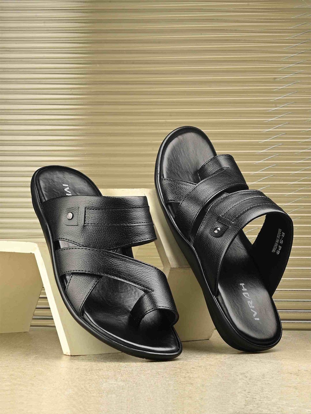 IVRAH Men Textured Comfort Sandals