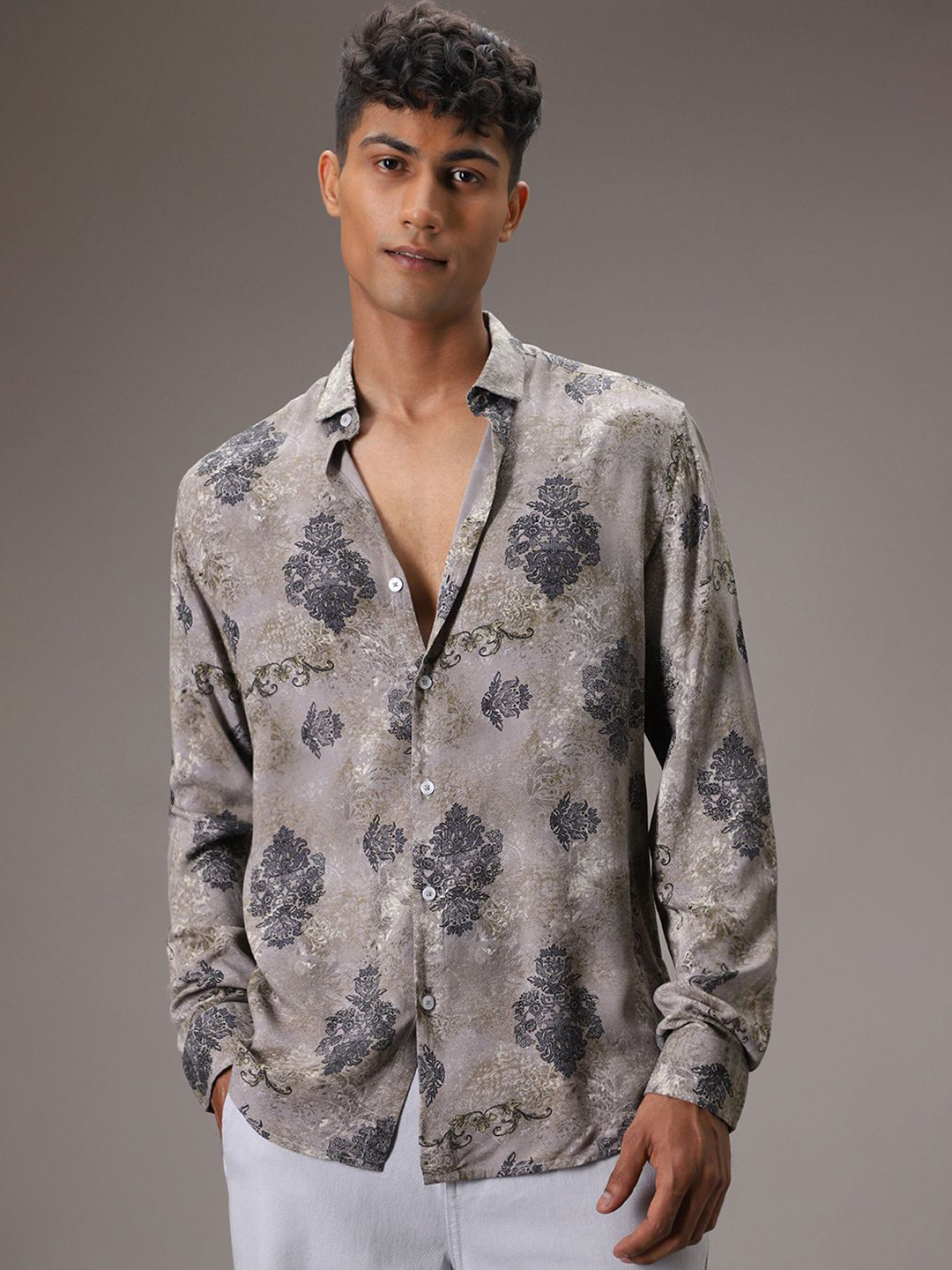 Banana Club Men Classic Floral Printed Casual Feather Shirt