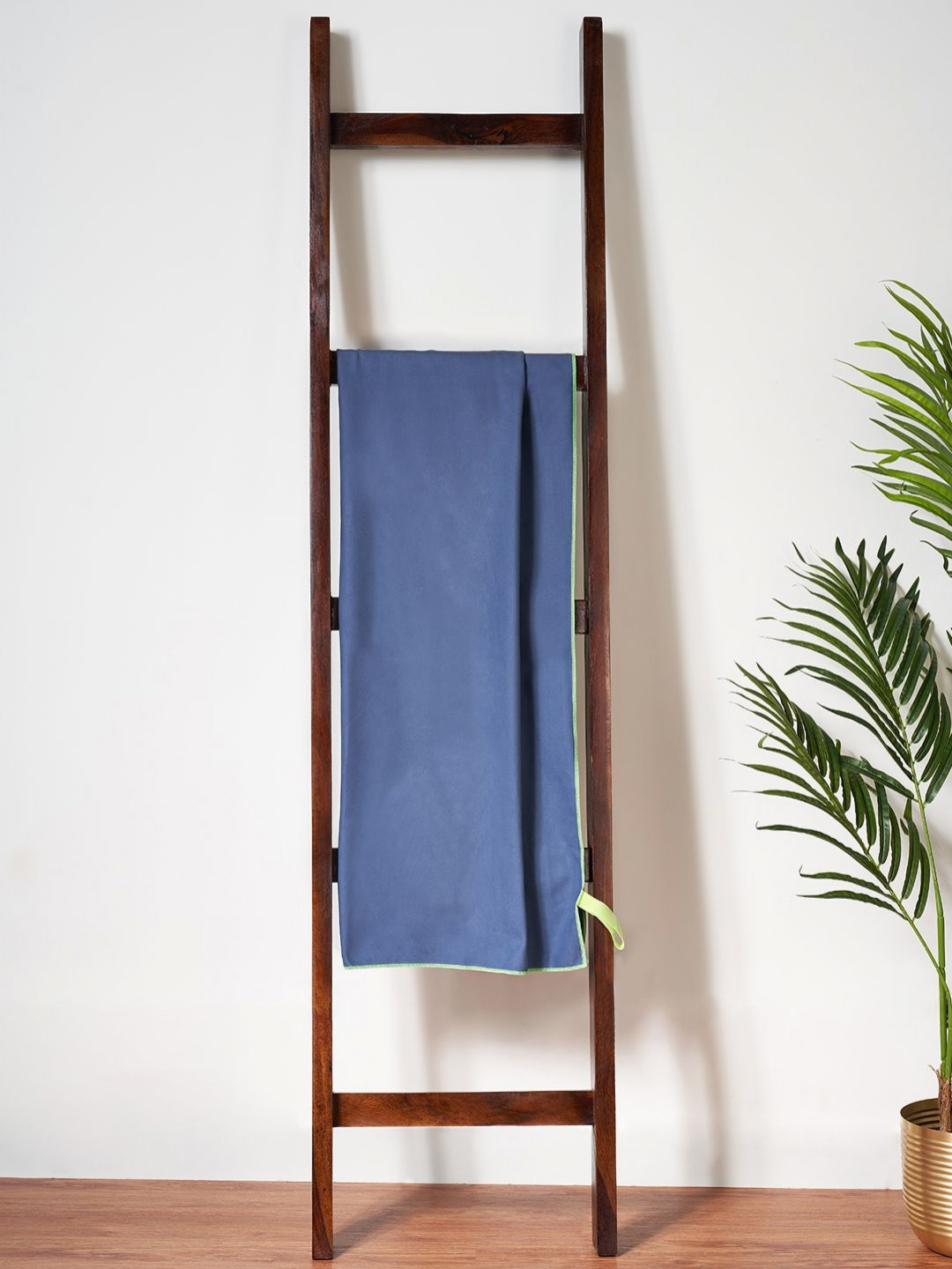 Living scapes by Pantaloons Blue & Fluorescent Green 200 GSM Bath Towel