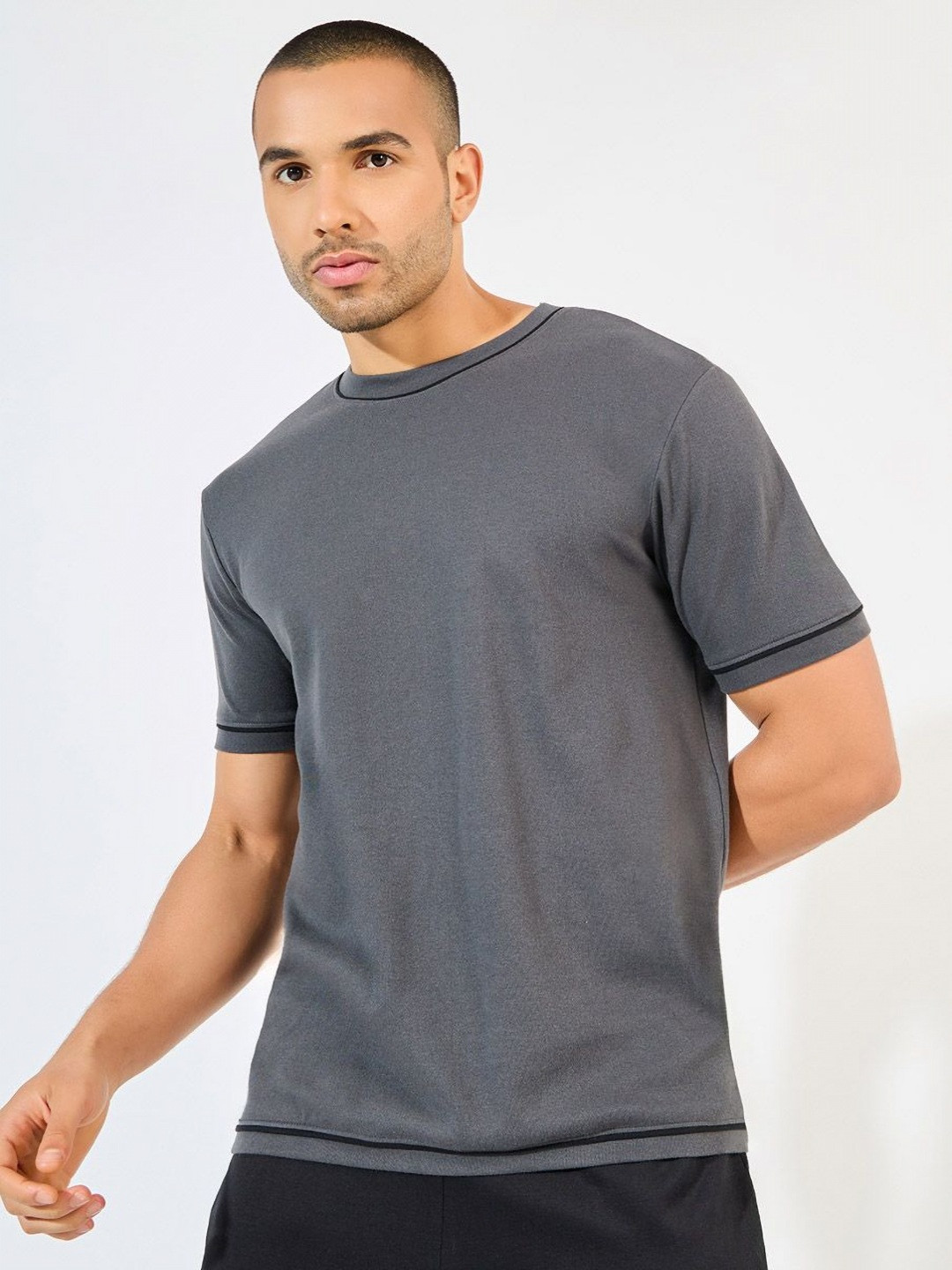 Men Solid Regular Fit Piping Detail Interlock T-Shirt