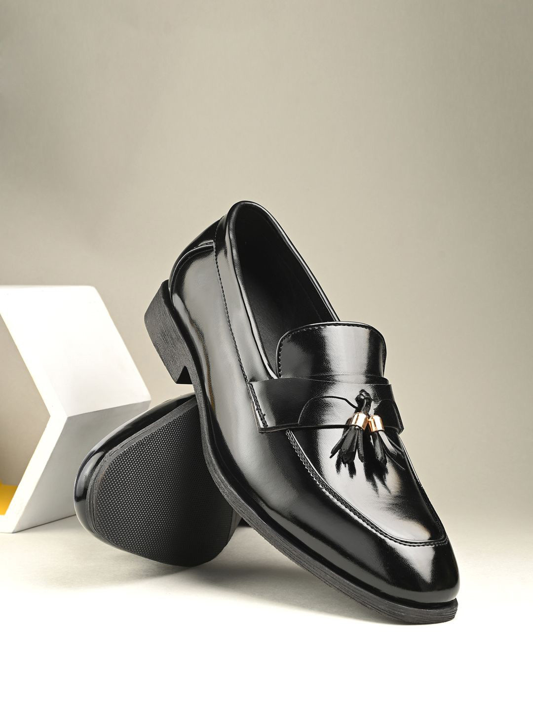 INVICTUS Men Tasseled Formal Loafers