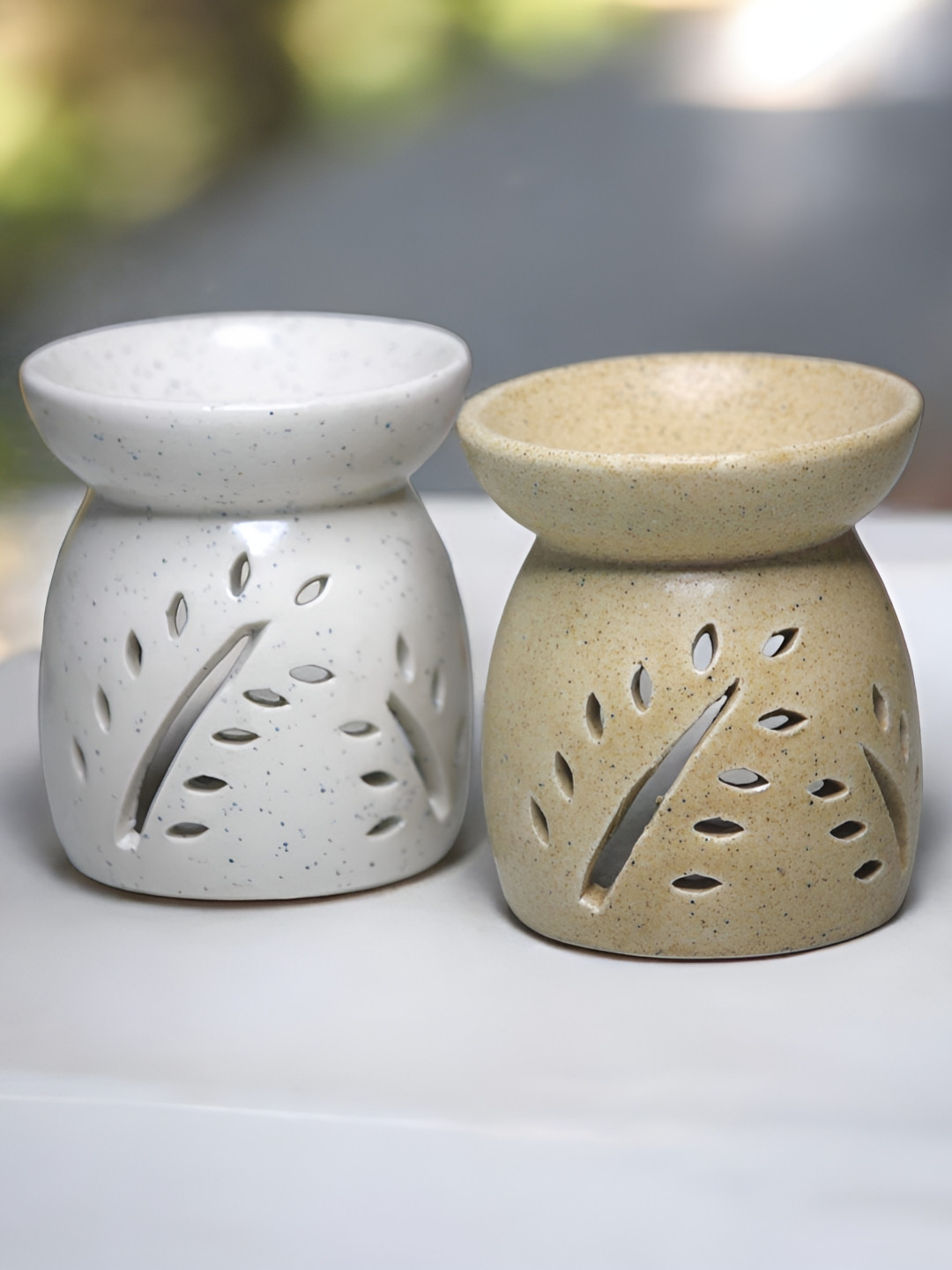 Brahmz White & Brown 2 Pieces Ceramic Aroma Diffusers