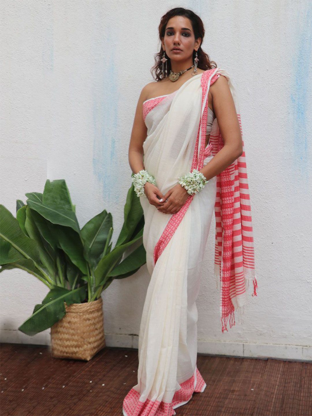 Chidiyaa Woven Design Border Jamdani Saree
