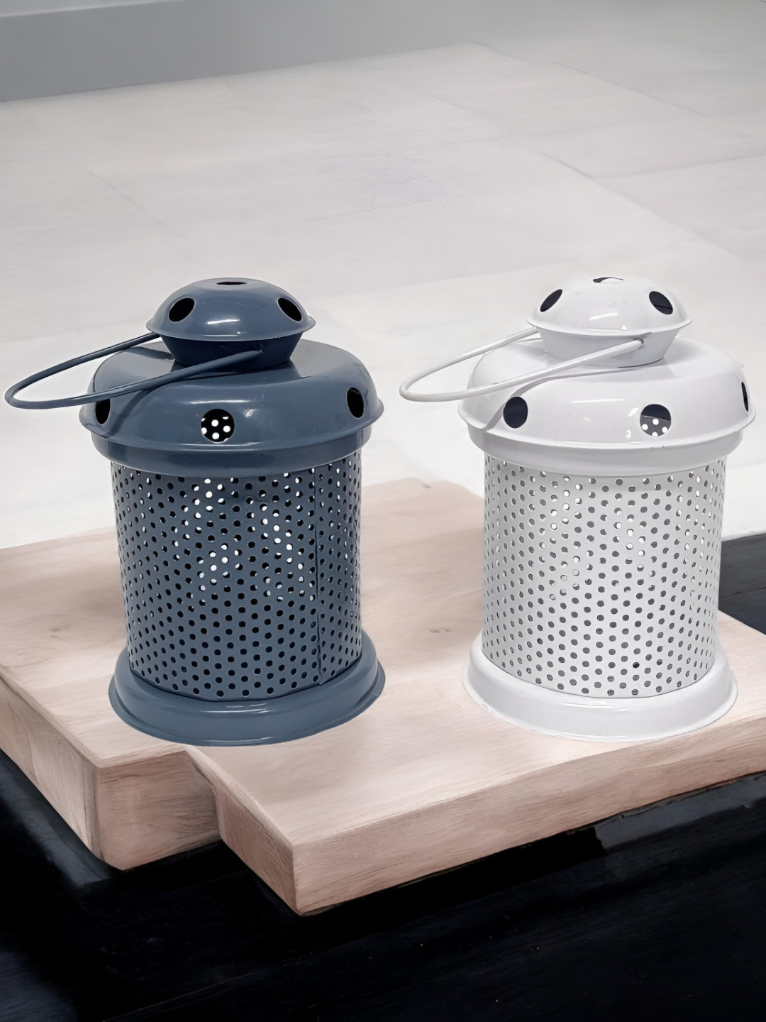 Extreme Karigari White & Blue 2 Pieces Hanging Lanterns Tealight Candle Holders