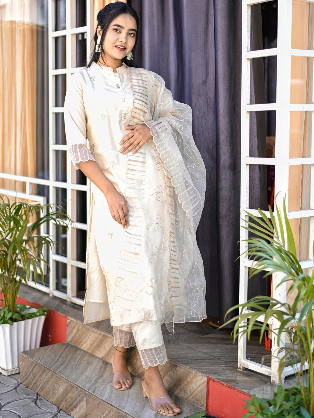 VredeVogel Floral Embroidered Thread Work Mandarin Collar Kurta with Trouser & Dupatta