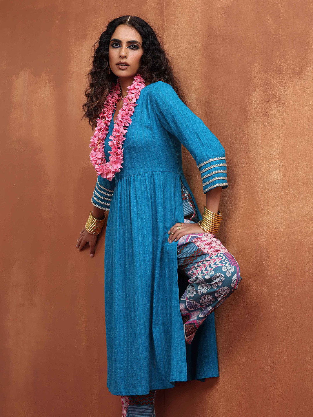 trueBrowns Woven Design V-Neck High Slit Straight Kurta With Trouser