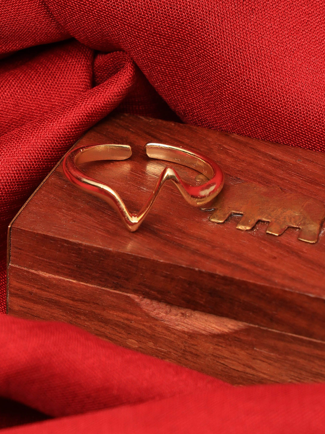 ROYAL PITARAH Gold Plated Heartbeat Ring