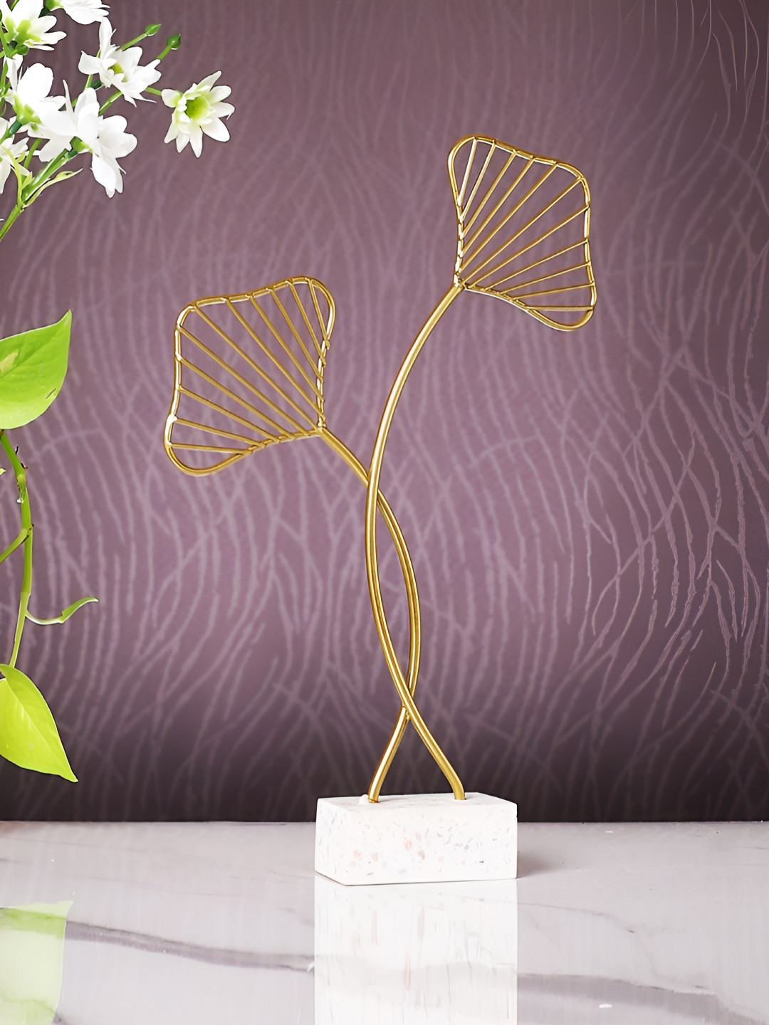 TAYHAA Patterned Leaves Gold Metal Metallic Living Room Medium Showpiece - 11.4 Inches