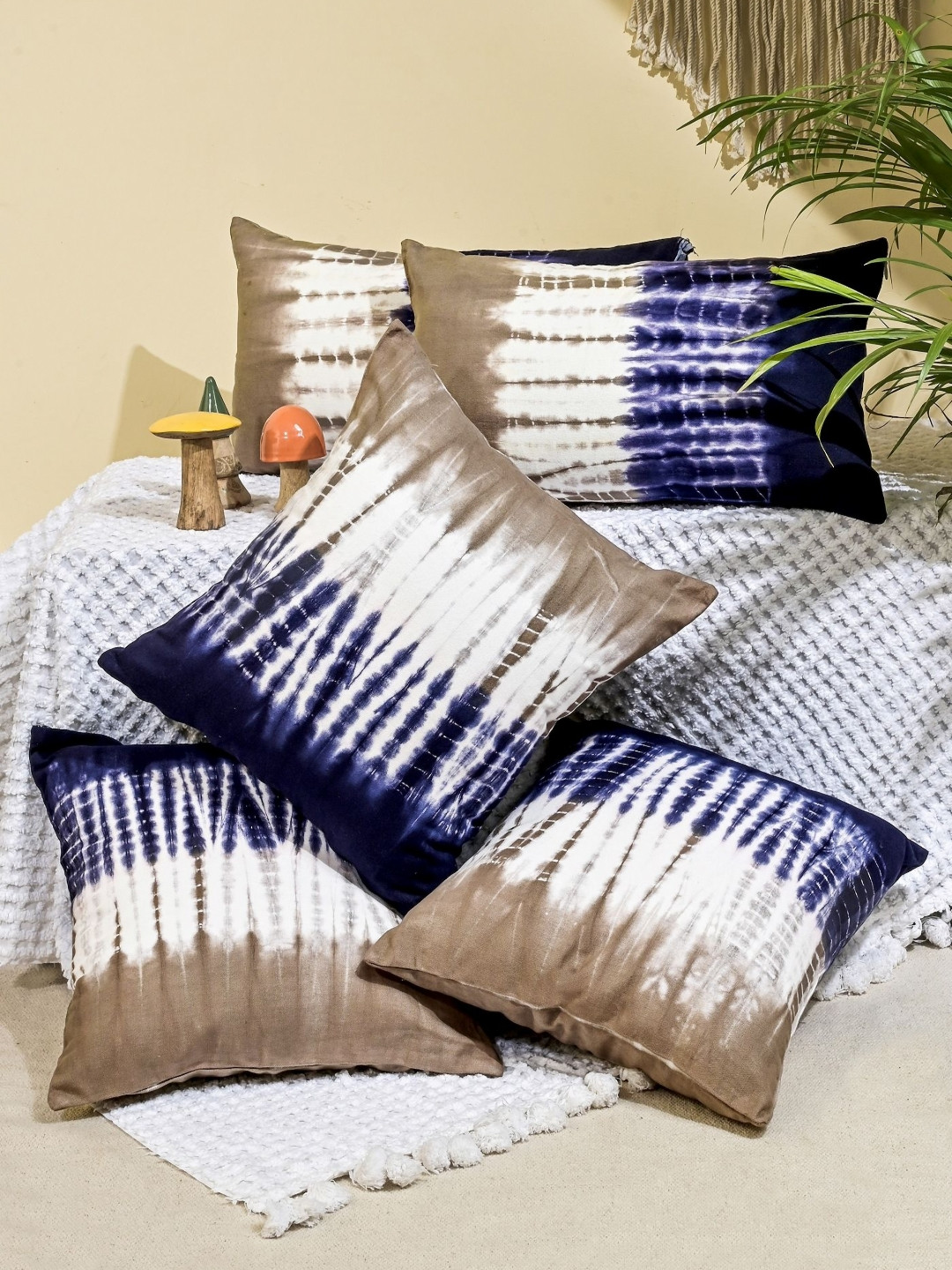 ANWYN Tie n Dye Blue Abstract Cotton Breathable 5 Pcs Cushion Covers - 16 x 16 Inches