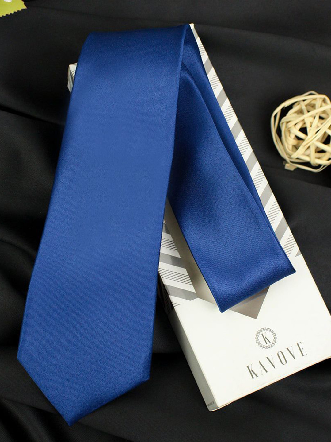 Kavove Men Solid  Broad Tie