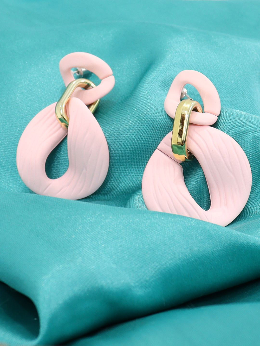 VAGHBHATT Chain Linked Classic Drop Earrings