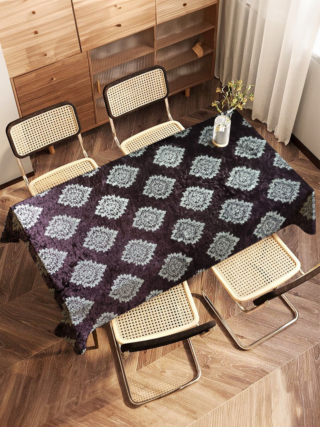Tesmare Mauve & White Ethnic Motifs Printed Velvet Anti-Slip 4-6Seater Table Cover