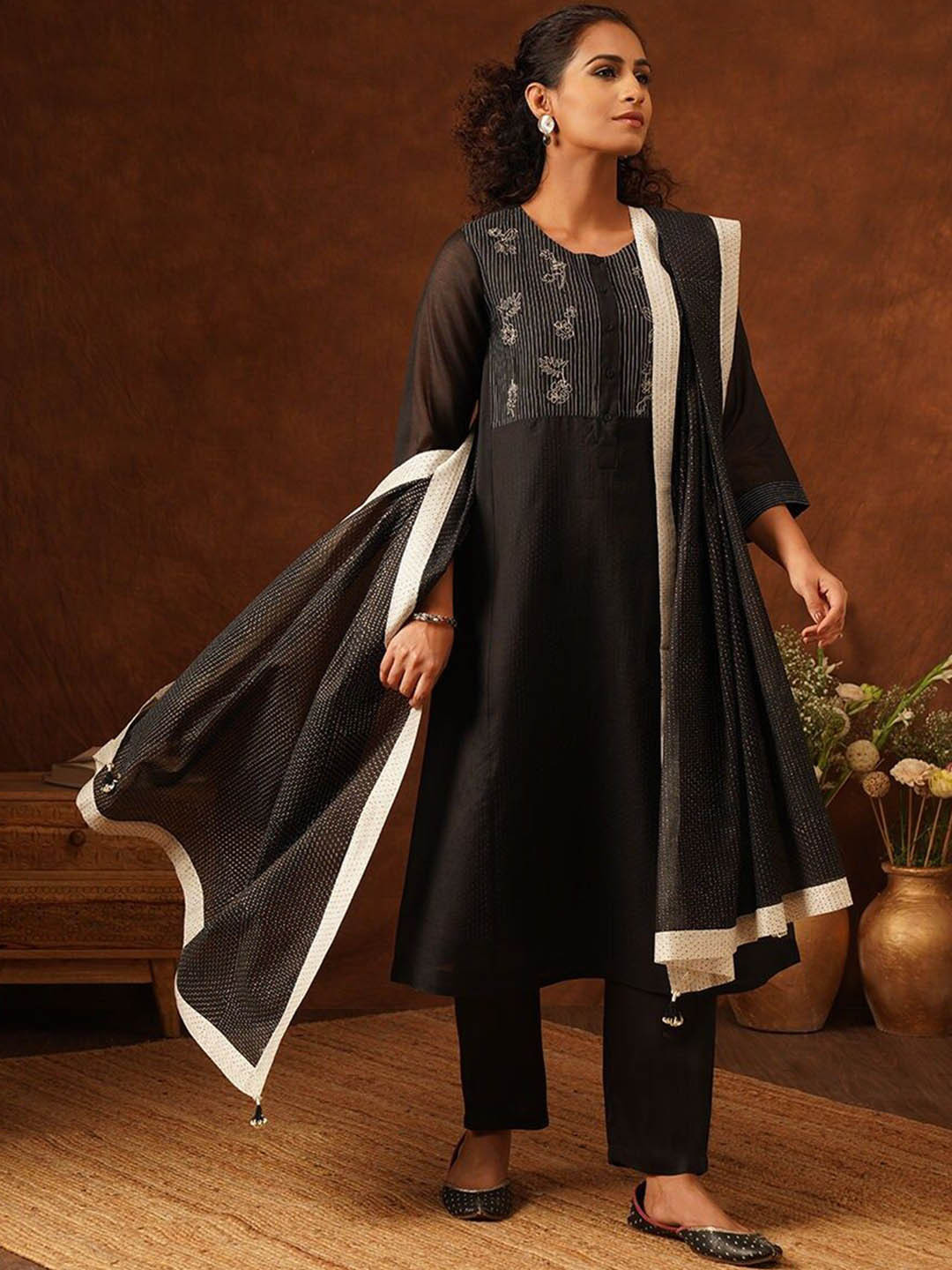 JAYPORE Rond Neck Three Quarter Anarkali Kurta Set