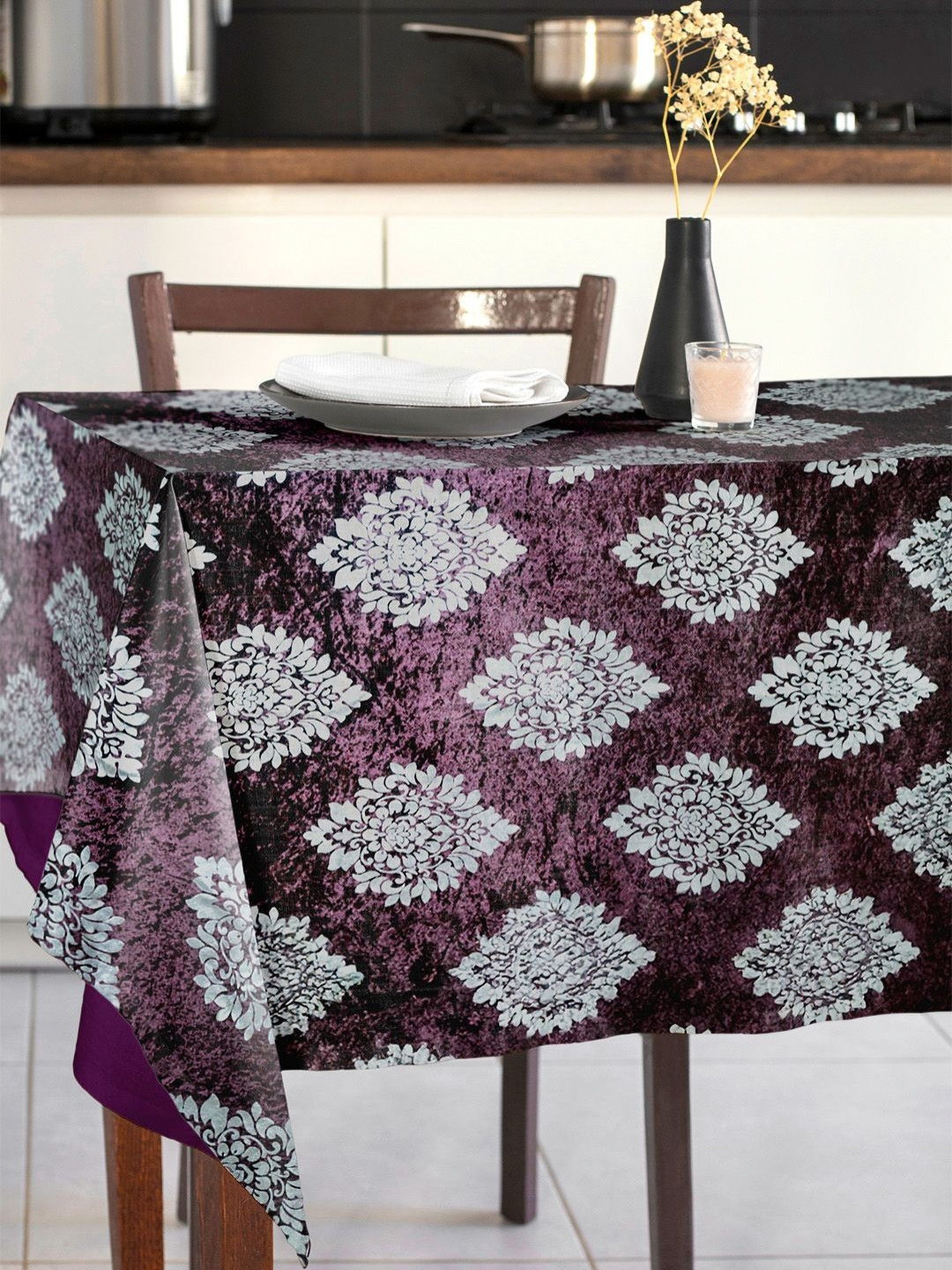 Tesmare Mauve & White Ethnic Motifs Printed Anti-Slip 6-Seater Table Cover