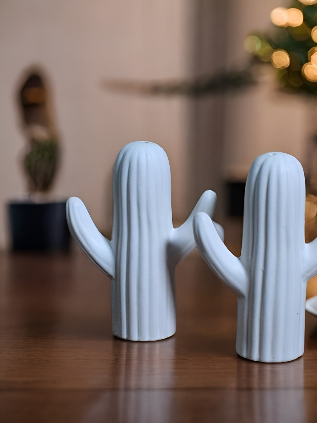 The Decor Lane Blue Ceramic Salt and Pepper Shakers